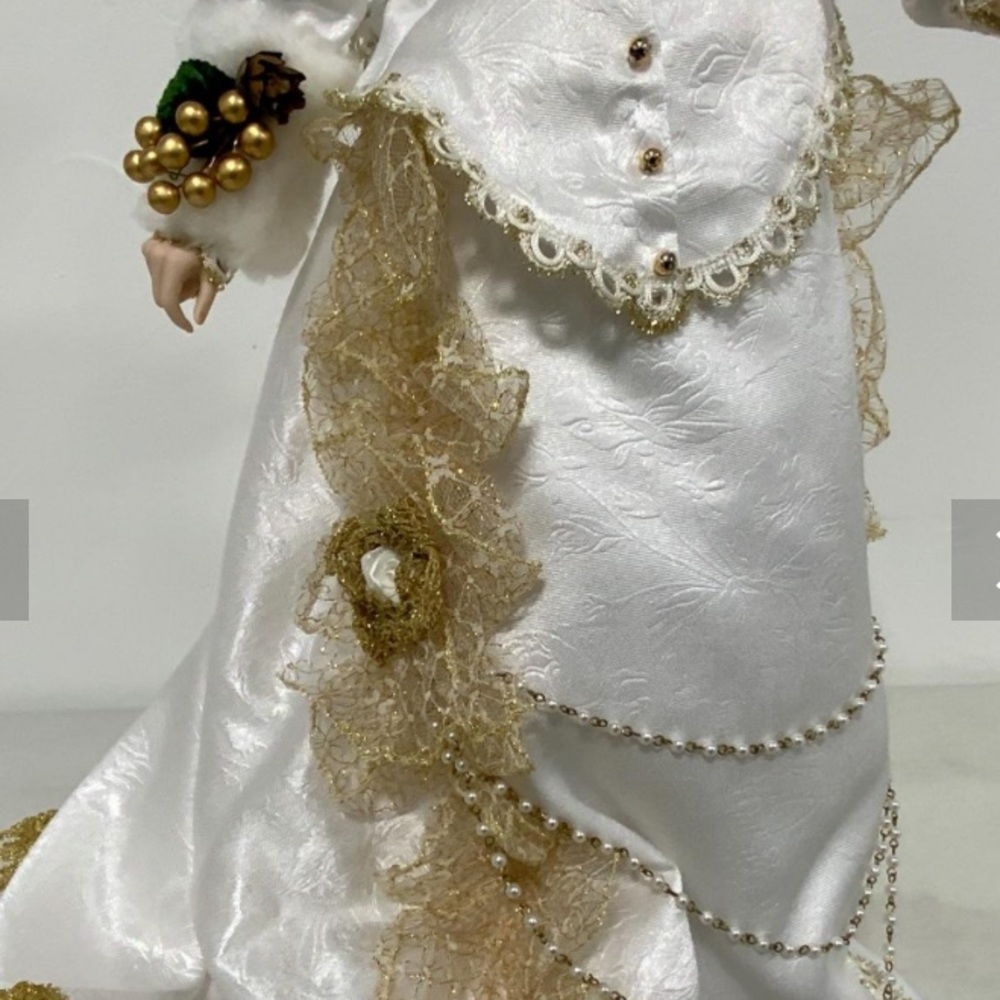 PERFECT CONDITION
- Kristina, The Gibson Girl Christmas Heirloom Doll - Picture 7 of 11